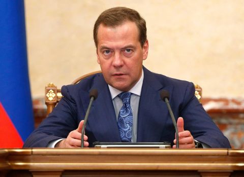 Победу пророчит Медведев