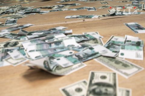 «Доходы и сбережения обесценятся»: эксперт назвал сроки девальвации рубля