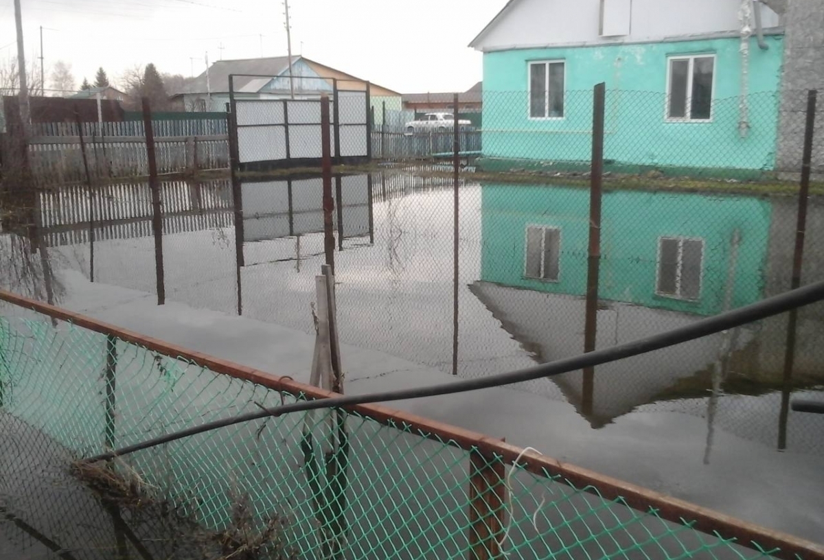 На севере Омской области затопило сотни домов, и вода еще прибывает